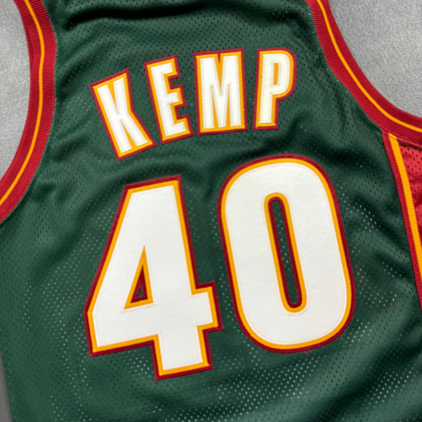 100% Authentic Shawn Kemp Vintage Champion Seattle Sonics Jersey Size 40 M Mens