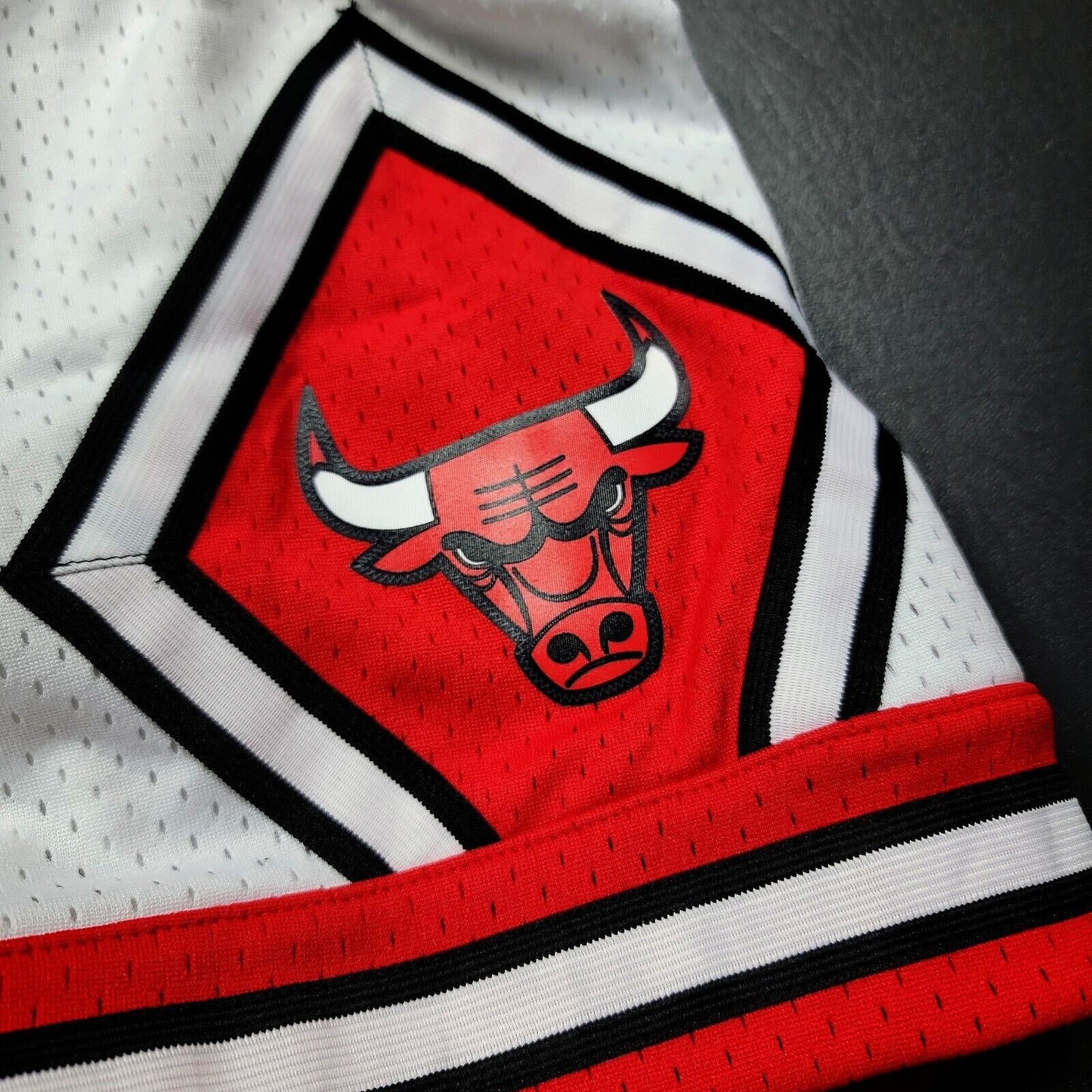 100% Authentic 97 98 Chicago Bulls Mitchell Ness Swingman Shorts XL 48 - jordan