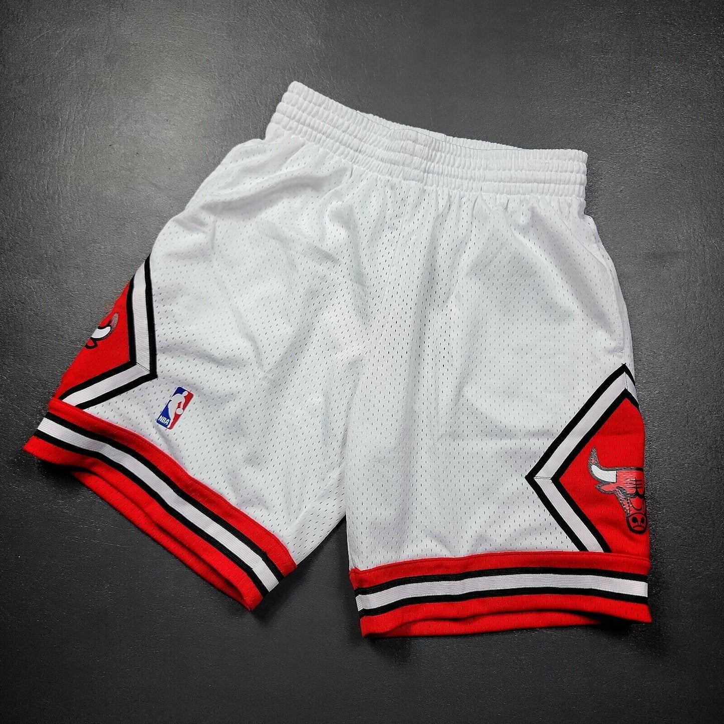 100% Authentic 97 98 Chicago Bulls Mitchell Ness Swingman Shorts XL 48 - jordan