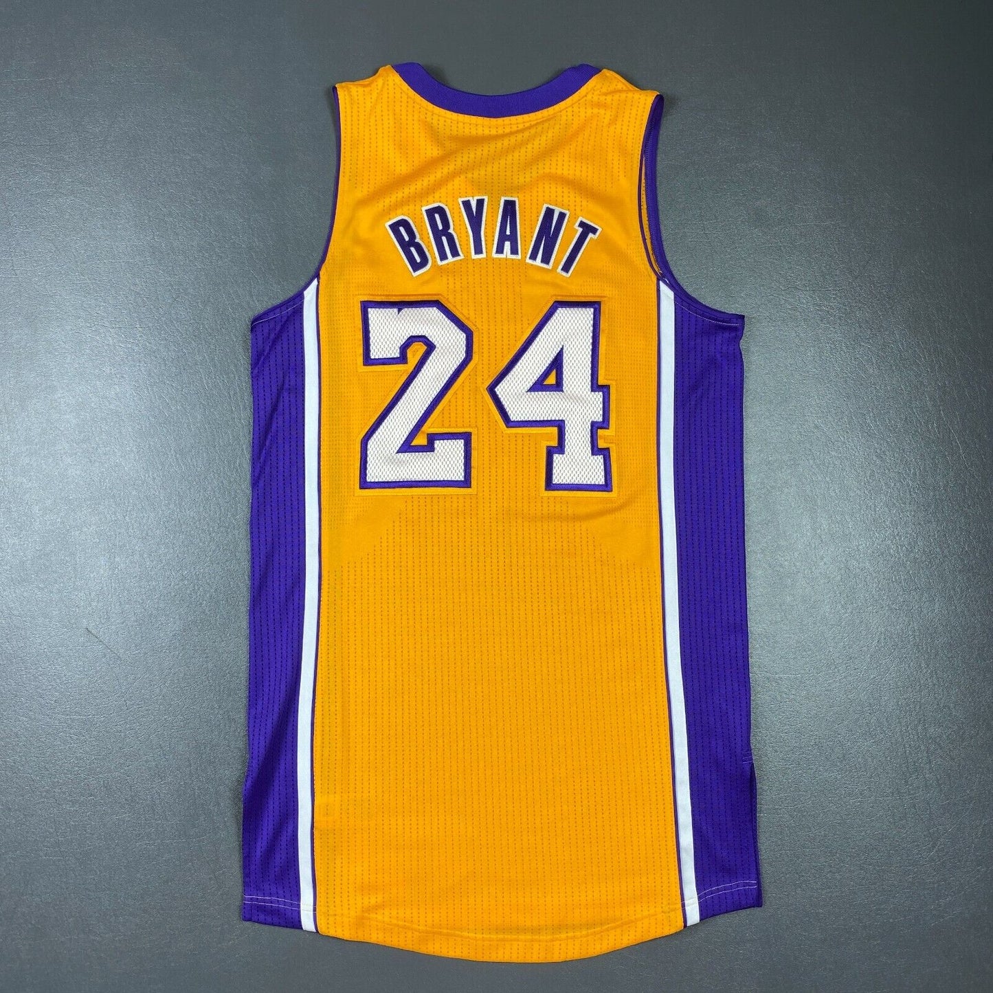 100% Authentic Kobe Bryant 2010 2011 Lakers Jersey Size M 40 Mens Pro Cut Mesh #