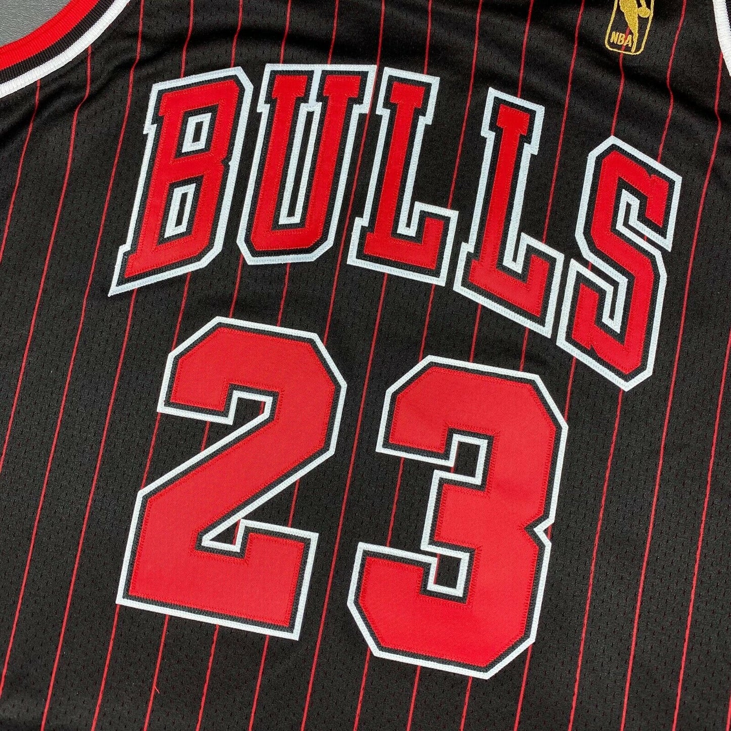 100% Authentic Michael Jordan Mitchell & Ness 96 97 Bulls Jersey Size 44 L Mens