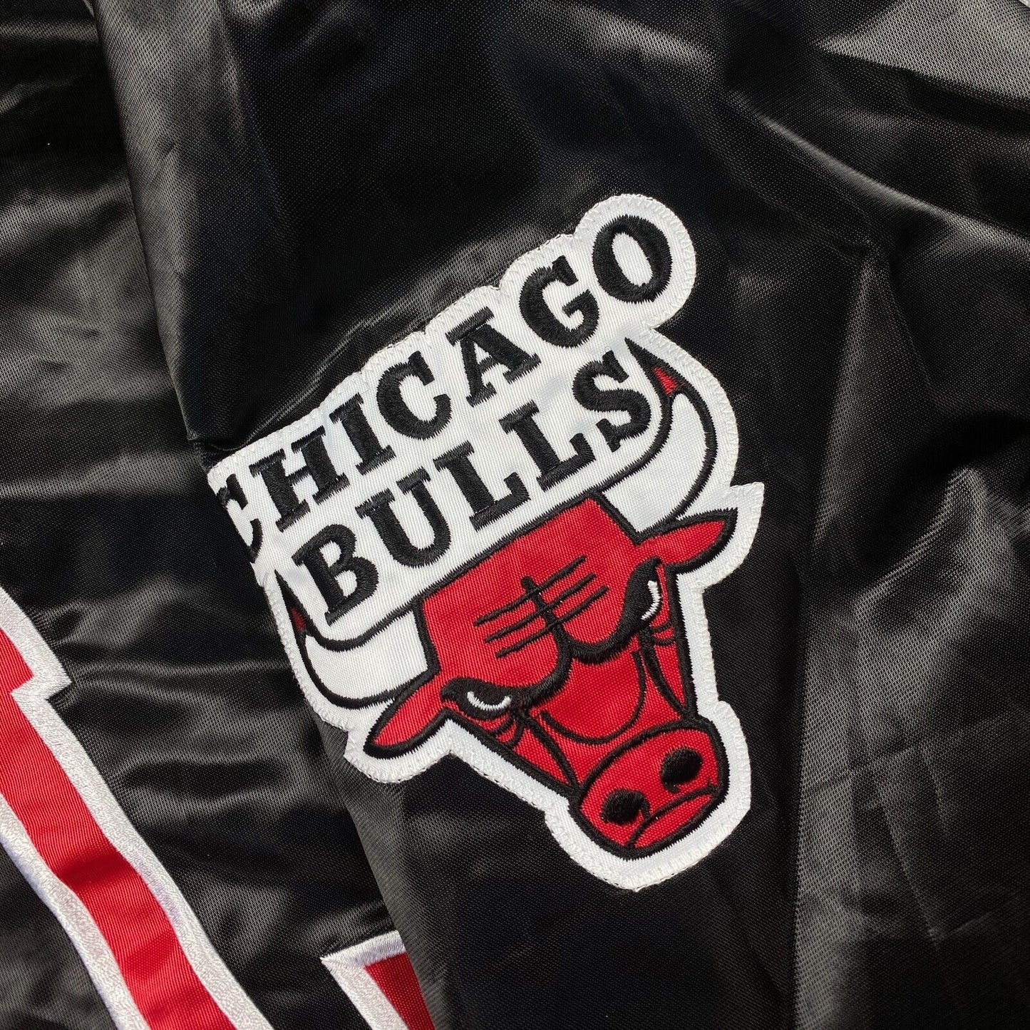 100% Authentic Chicago Bulls Vintage Starter Satin Jacket Size 3XL Mens