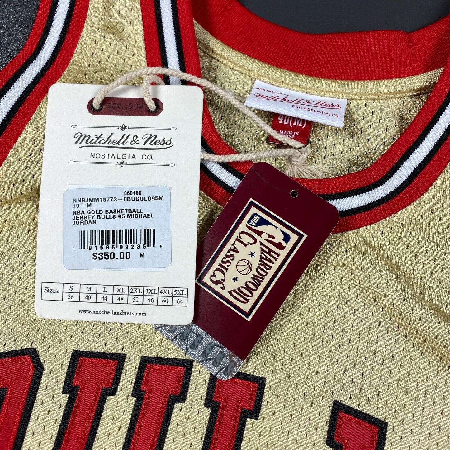 100% Authentic Michael Jordan Mitchell & Ness 95 96 Gold Bulls Jersey Size 40 M