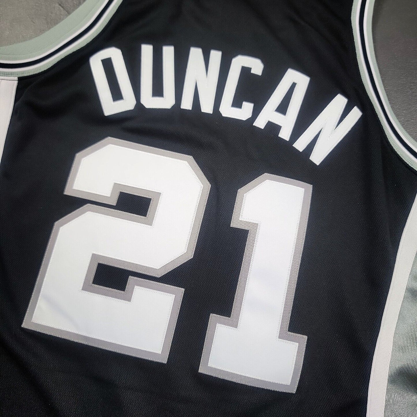 100% Authentic Tim Duncan Mitchell Ness 01 02 Spurs Jersey Size 44 L Mens