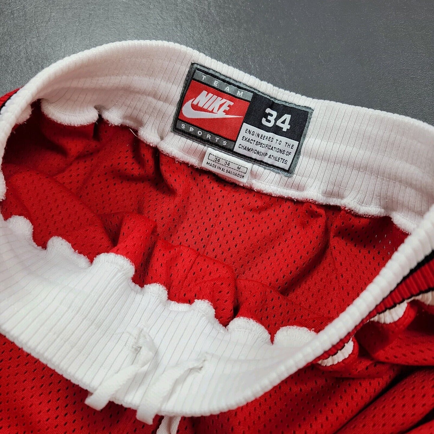 100% Authentic Chicago Bulls Vintage Nike 97 98 Shorts Size 34 M michael jordan