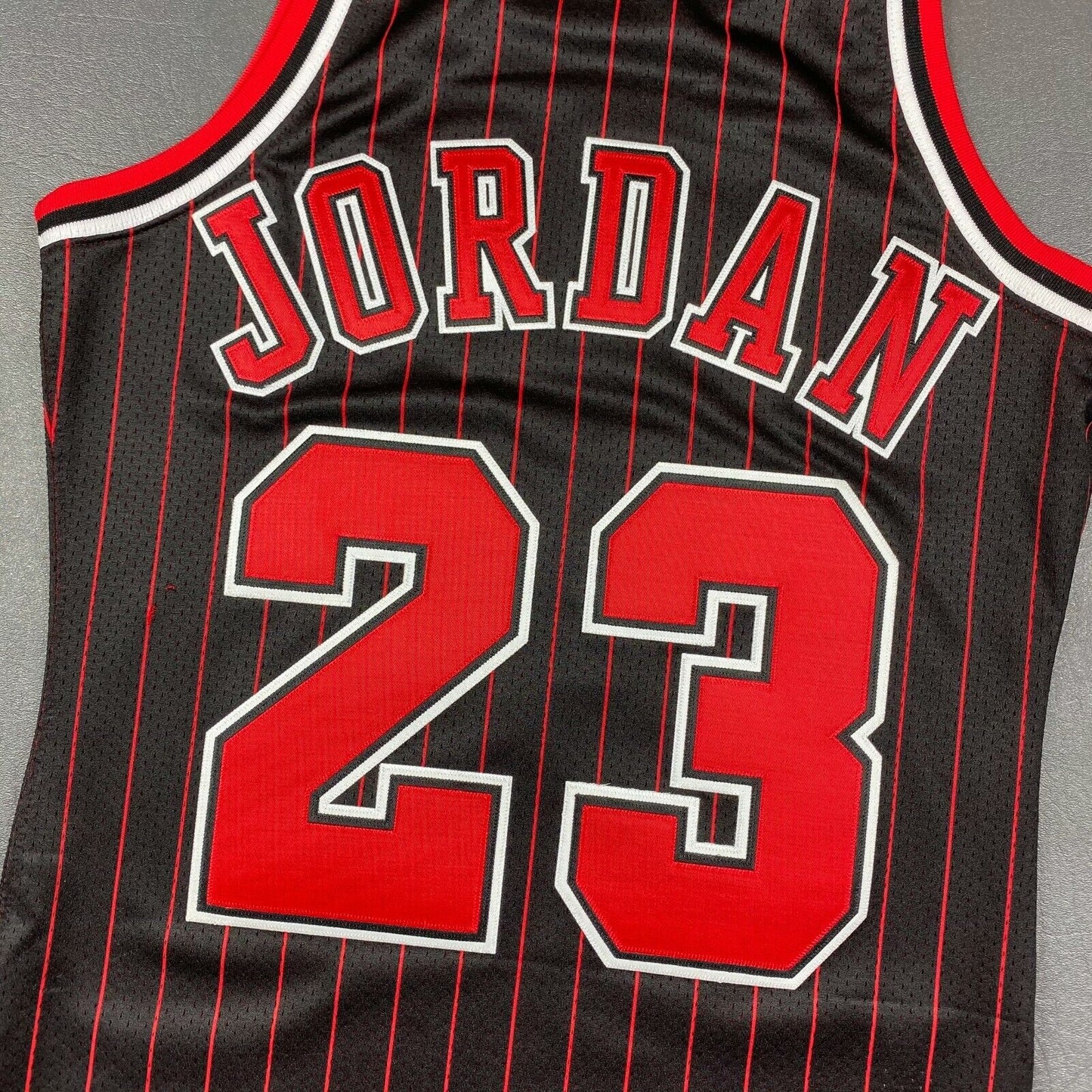 100% Authentic Michael Jordan Mitchell & Ness 96 97 Bulls Jersey Size 36 S Mens