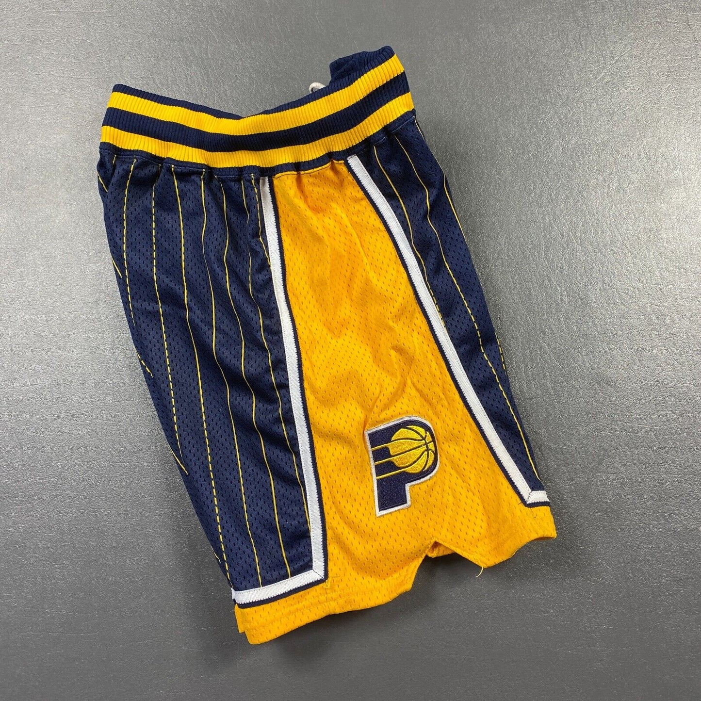100% Authentic Indiana Pacers Vintage Champion Shorts Size M Mens Reggie Miller