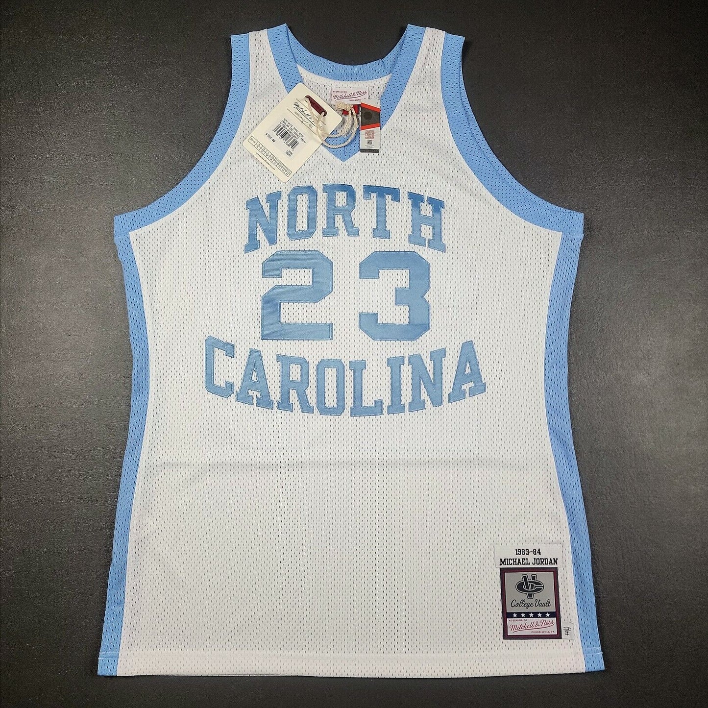 100% Authentic Michael Jordan Mitchell & Ness 83 84 Tar Heels Jersey Size 44 L