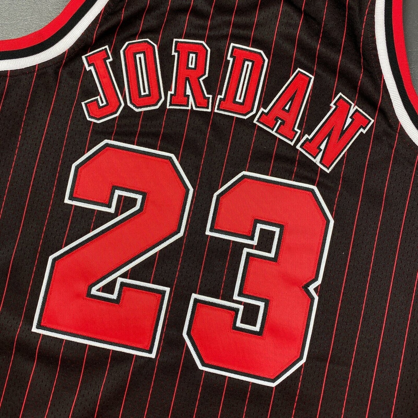100% Authentic Michael Jordan Mitchell Ness 96 97 Bulls Jersey L 14/16 Youth Boy