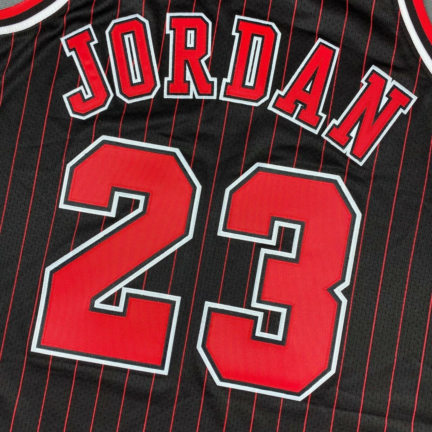 100% Authentic Michael Jordan Mitchell & Ness 96 97 Bulls Jersey Size 44 L Mens