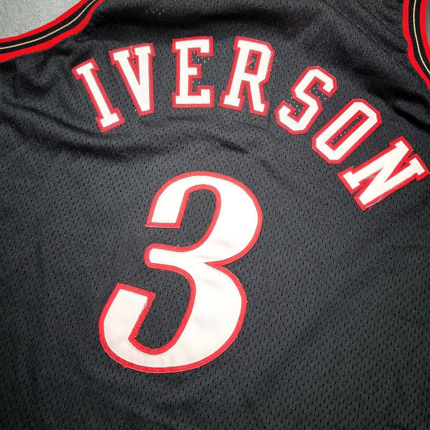 100% Authentic Allen Iverson Vintage Champion 76ers Jersey Size 44 L - pro cut