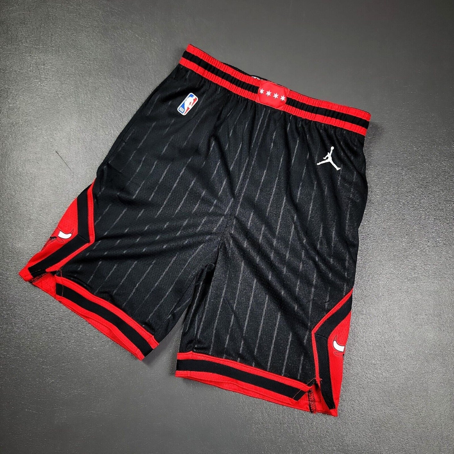 100% Authentic Jordan Chicago Bulls Statement Shorts Youth Boys Size L Large