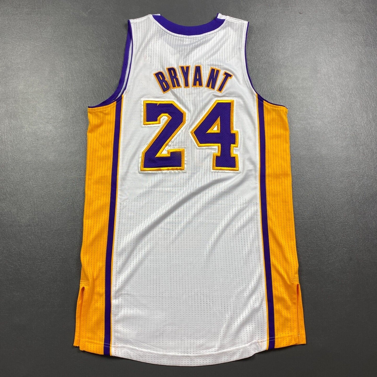 100% Authentic Kobe Bryant 2010 2011 Lakers Jersey Size L 44 Mens Pro Cut Mesh #